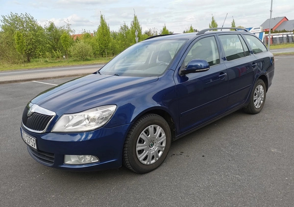 Skoda Octavia cena 17499 przebieg: 305000, rok produkcji 2010 z Złotów małe 407